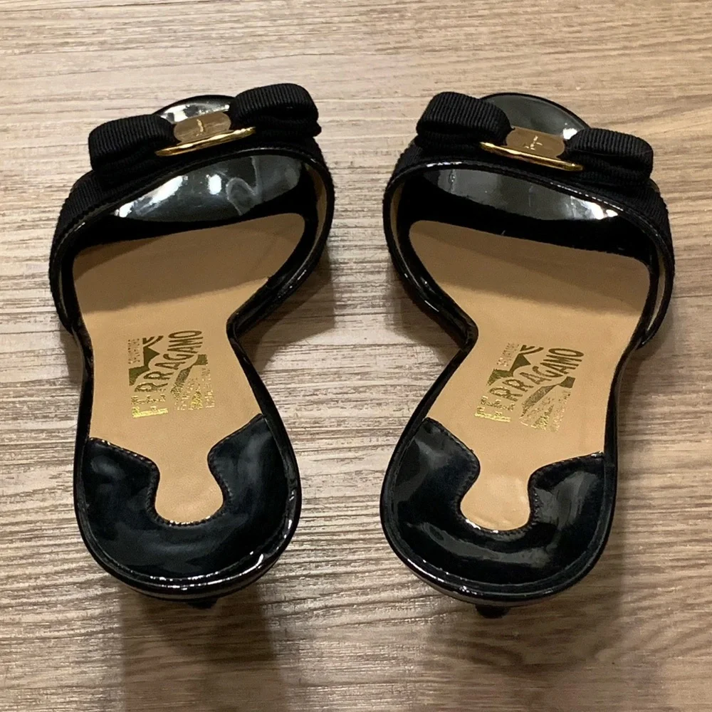 Salvatore Ferragamo Patent Leather Vara Bow Slide Sandals Size 6,5 Black - Picture 12 of 14